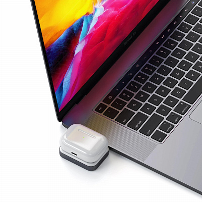 Беспроводная зарядка Satechi USB-C Wireless Charging Dock для AirPods, "серый космос"